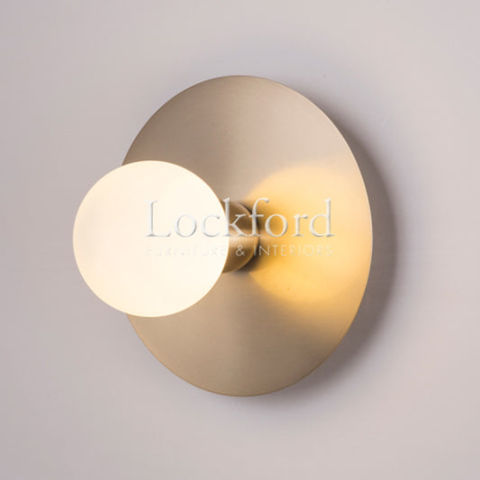 Zarra Minimalist Brass Wall Light